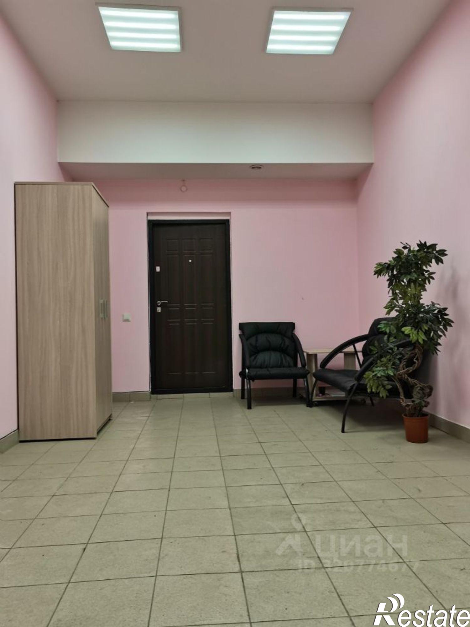 Купить офис, помещение под офис за 3 400 020 рублей на ул Петра Сухова, 83А