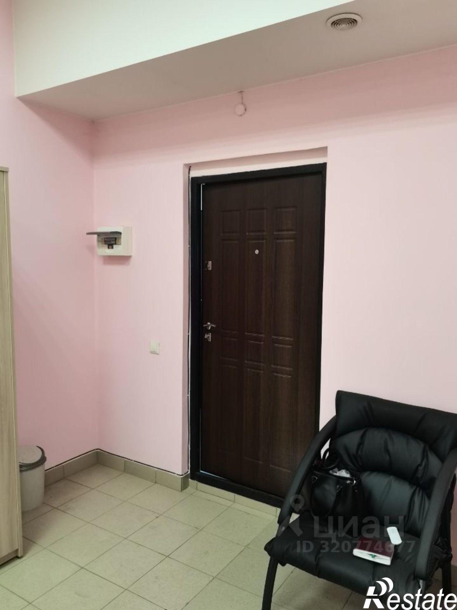 Купить офис, помещение под офис за 3 400 020 рублей на ул Петра Сухова, 83А