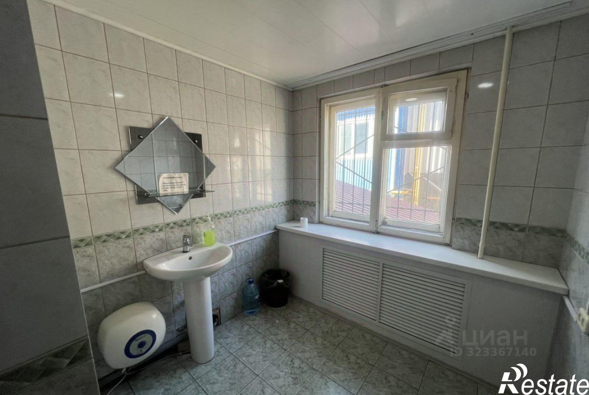 Купить помещение свободного назначения за 35 000 400 рублей на ул Попова, 252В