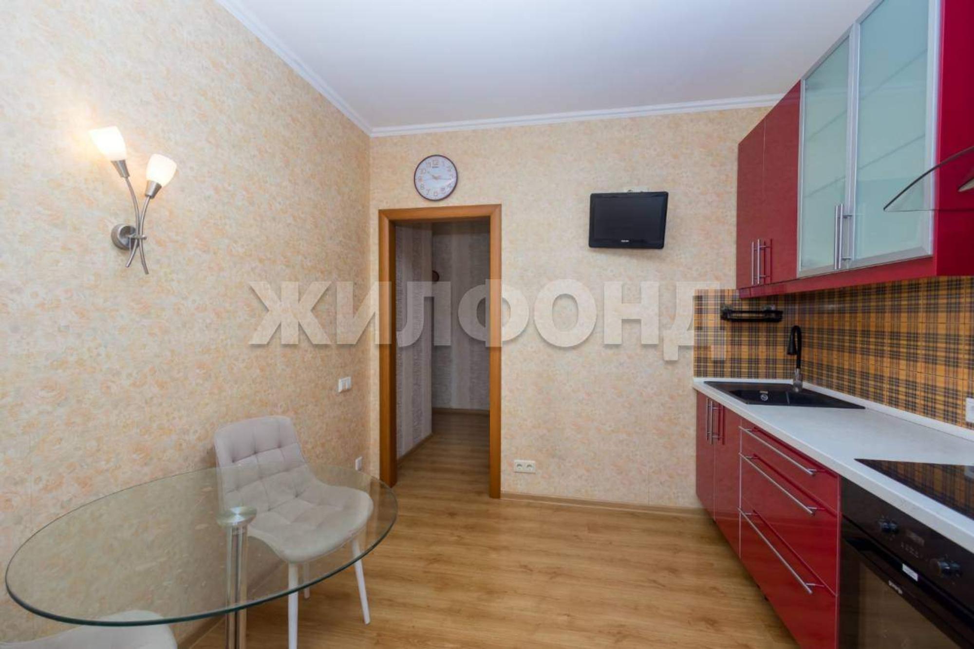 Купить квартиру за 9 500 000 рублей на Антона Петрова улица, д.247а