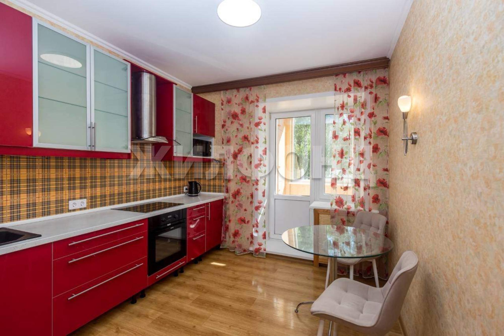 Купить квартиру за 9 500 000 рублей на Антона Петрова улица, д.247а