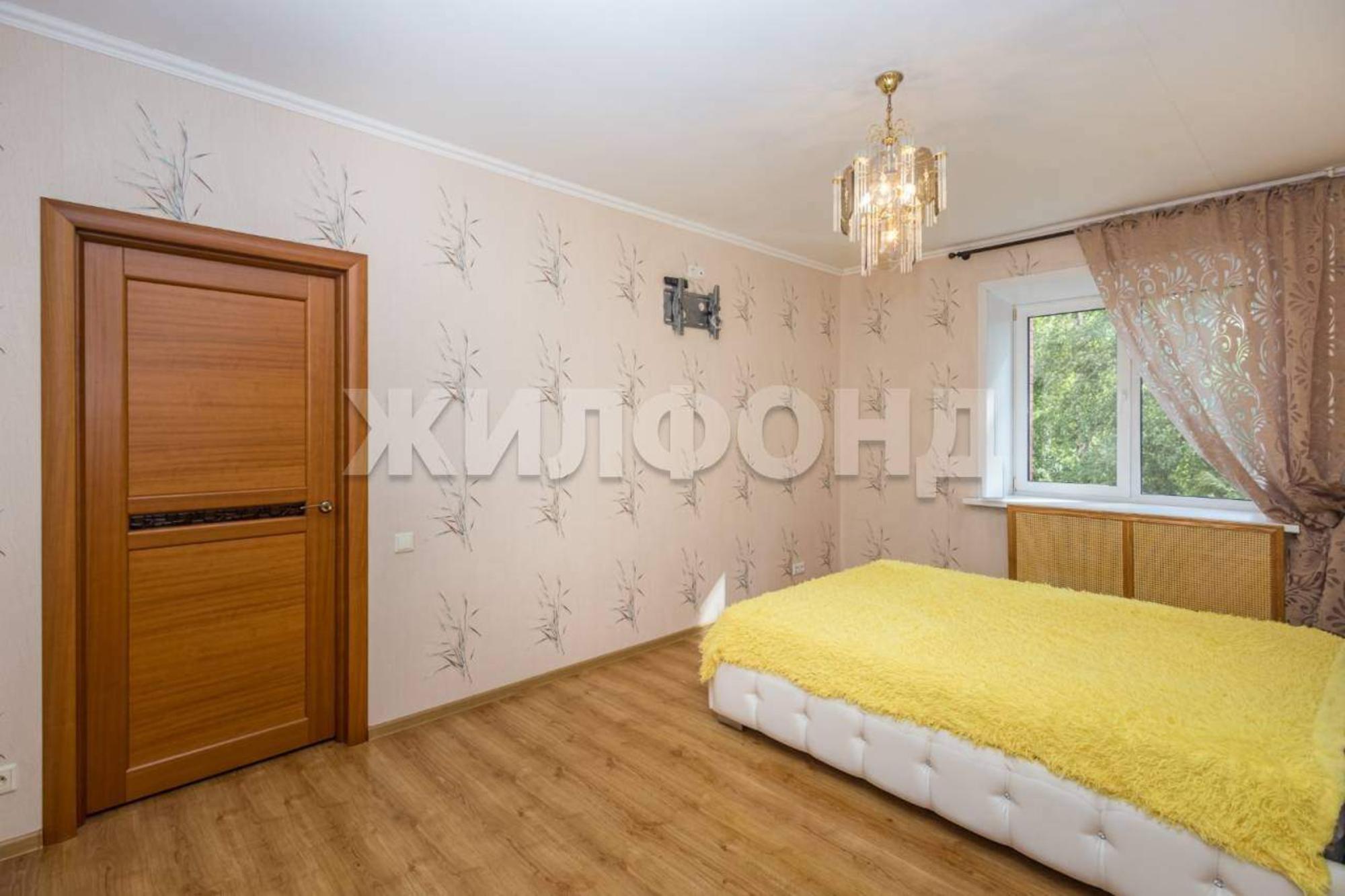 Купить квартиру за 9 500 000 рублей на Антона Петрова улица, д.247а