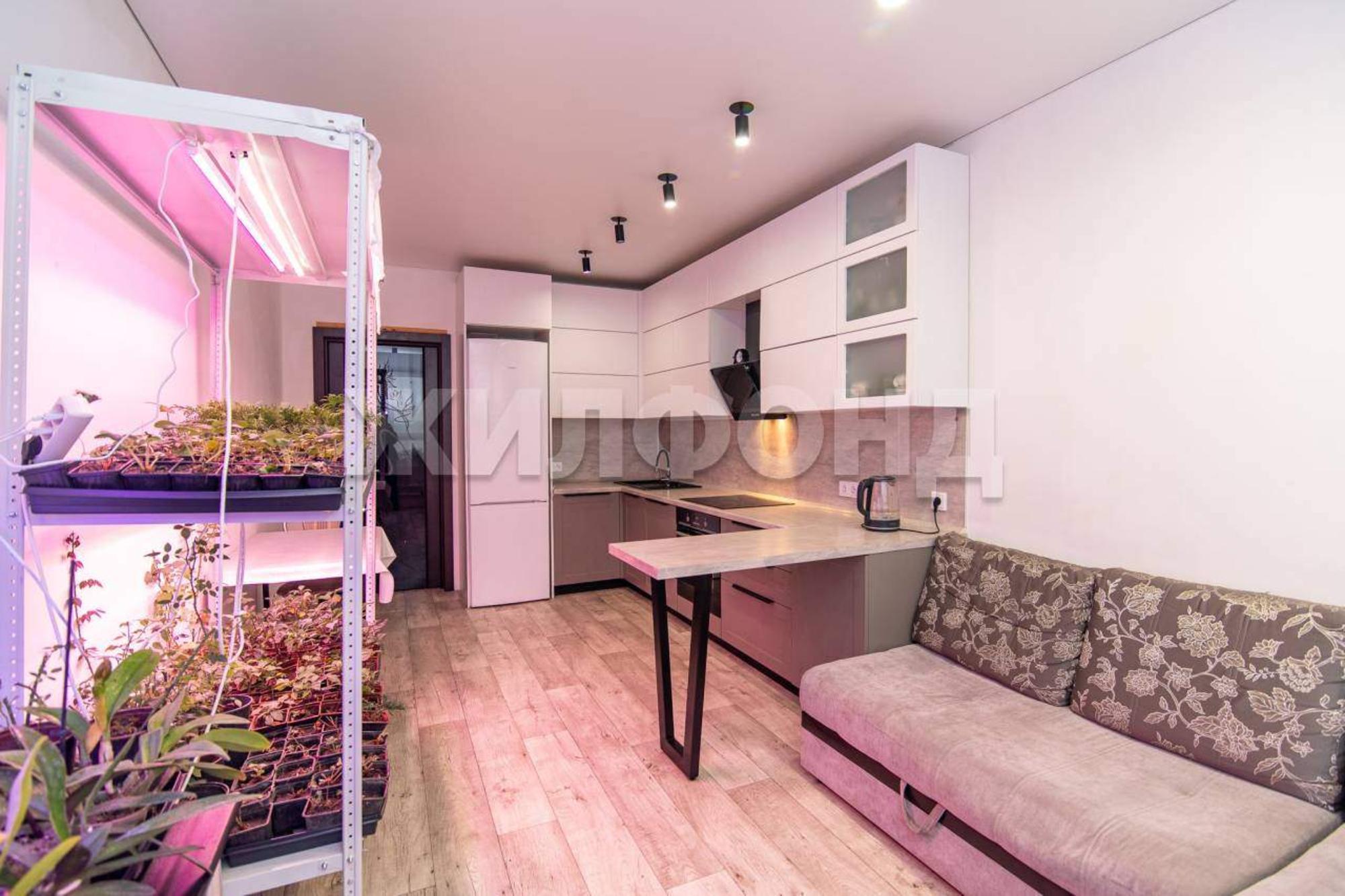 Купить квартиру за 11 700 000 рублей на Юрина улица, д.204ж