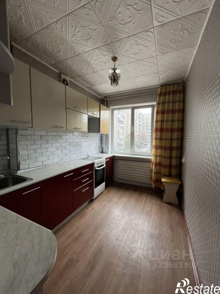 3-комн квартира улица Гущина, 160,  д. 160