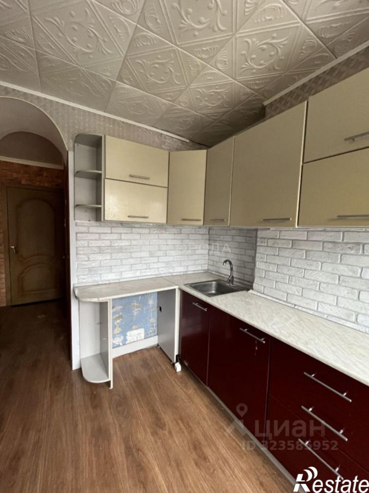 3-комн квартира улица Гущина, 160,  д. 160