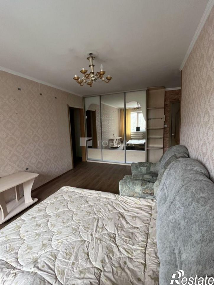 3-комн квартира улица Гущина, 160,  д. 160