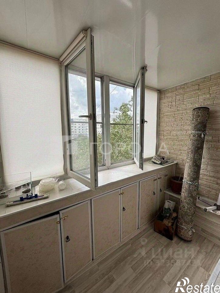 2-комн квартира улица Гущина, 160,  д. 160