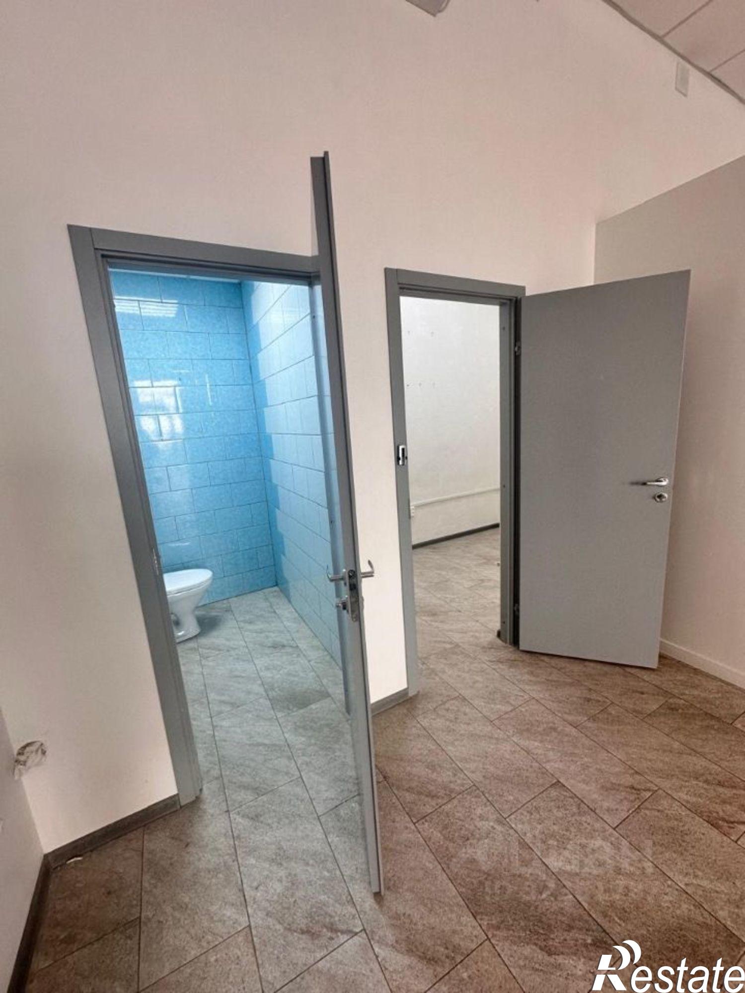 Купить помещение свободного назначения за 13 000 100 рублей на Сиреневая улица, 23/1