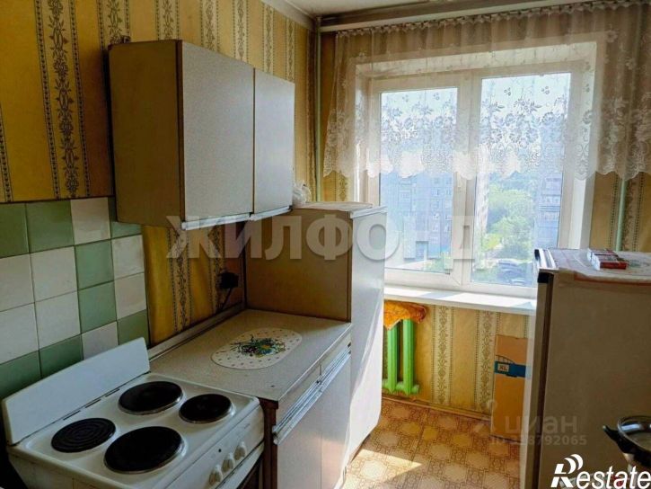 3-комн квартира улица 40 лет Октября, 2,  д. 2