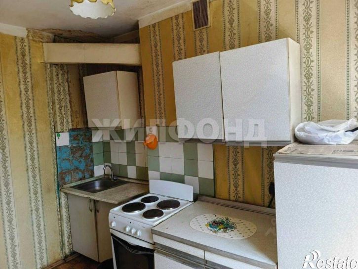 3-комн квартира улица 40 лет Октября, 2,  д. 2