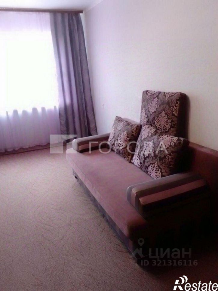 3-комн квартира улица Гущина, 215,  д. 215