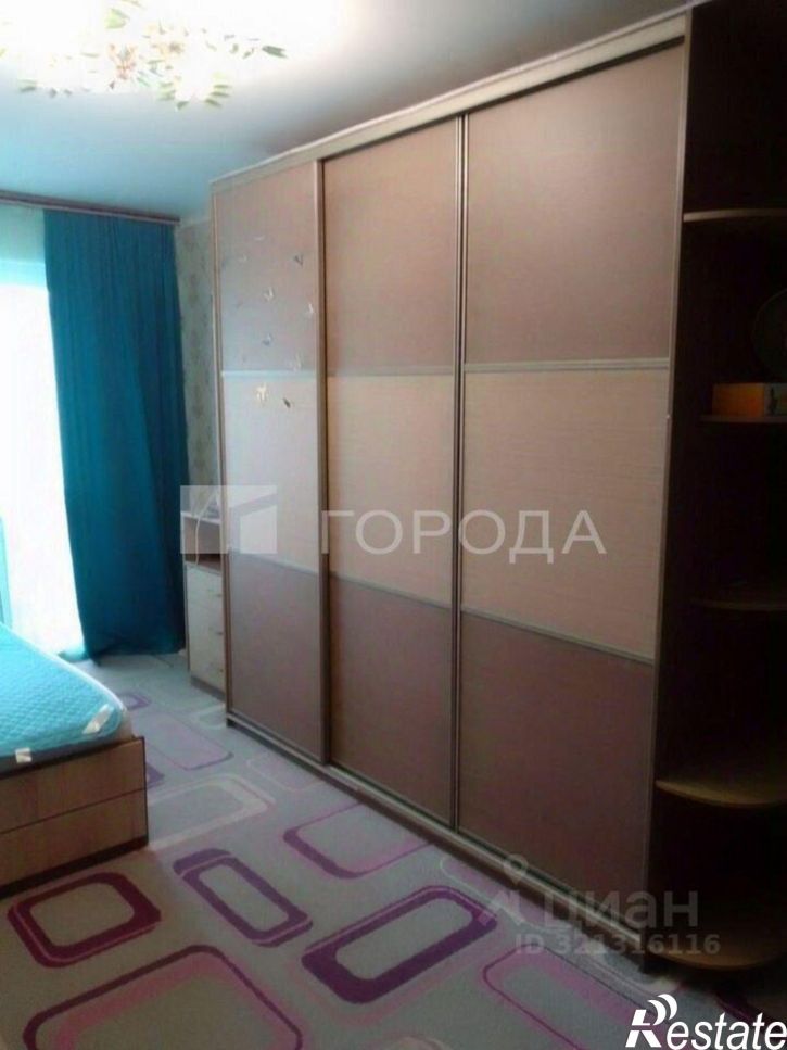 3-комн квартира улица Гущина, 215,  д. 215