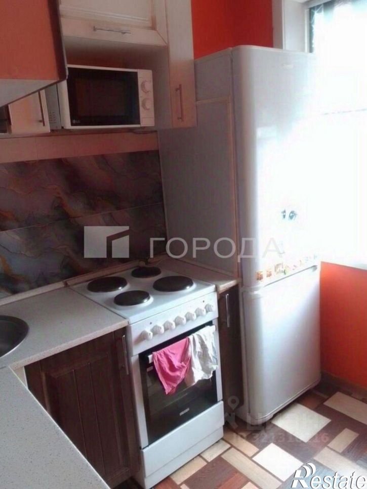 3-комн квартира улица Гущина, 215,  д. 215