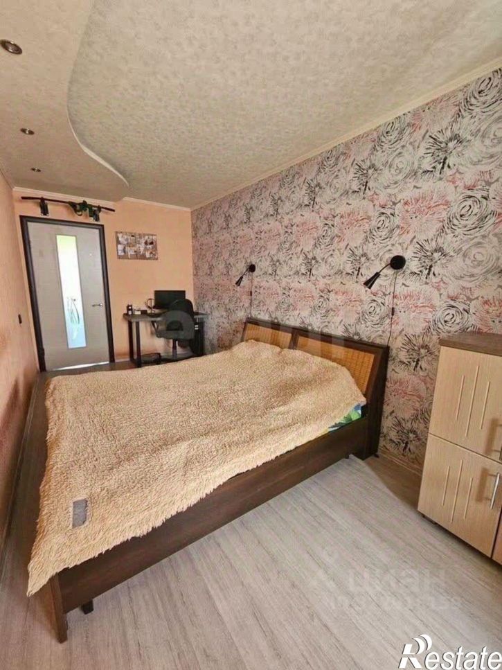 3-комн квартира улица Антона Петрова, 214,  д. 214