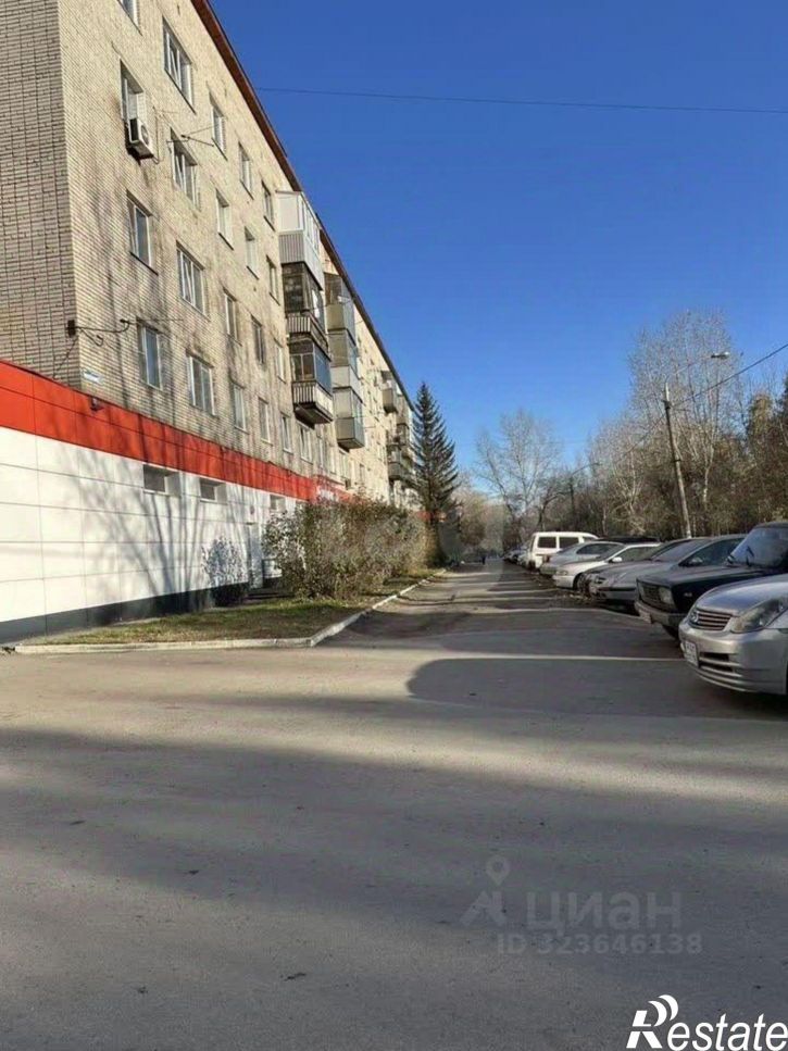 3-комн квартира улица Георгия Исакова, 174,  д. 174