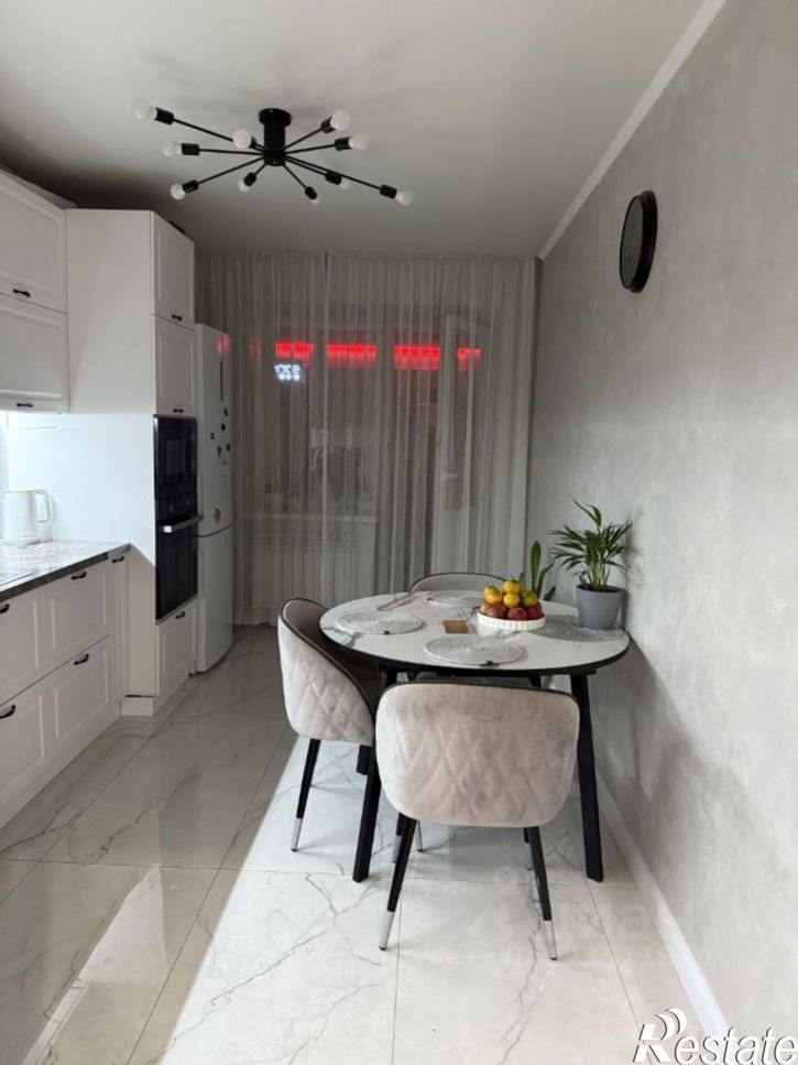 3-комн квартира Лазурная улица, 19,  д. 19