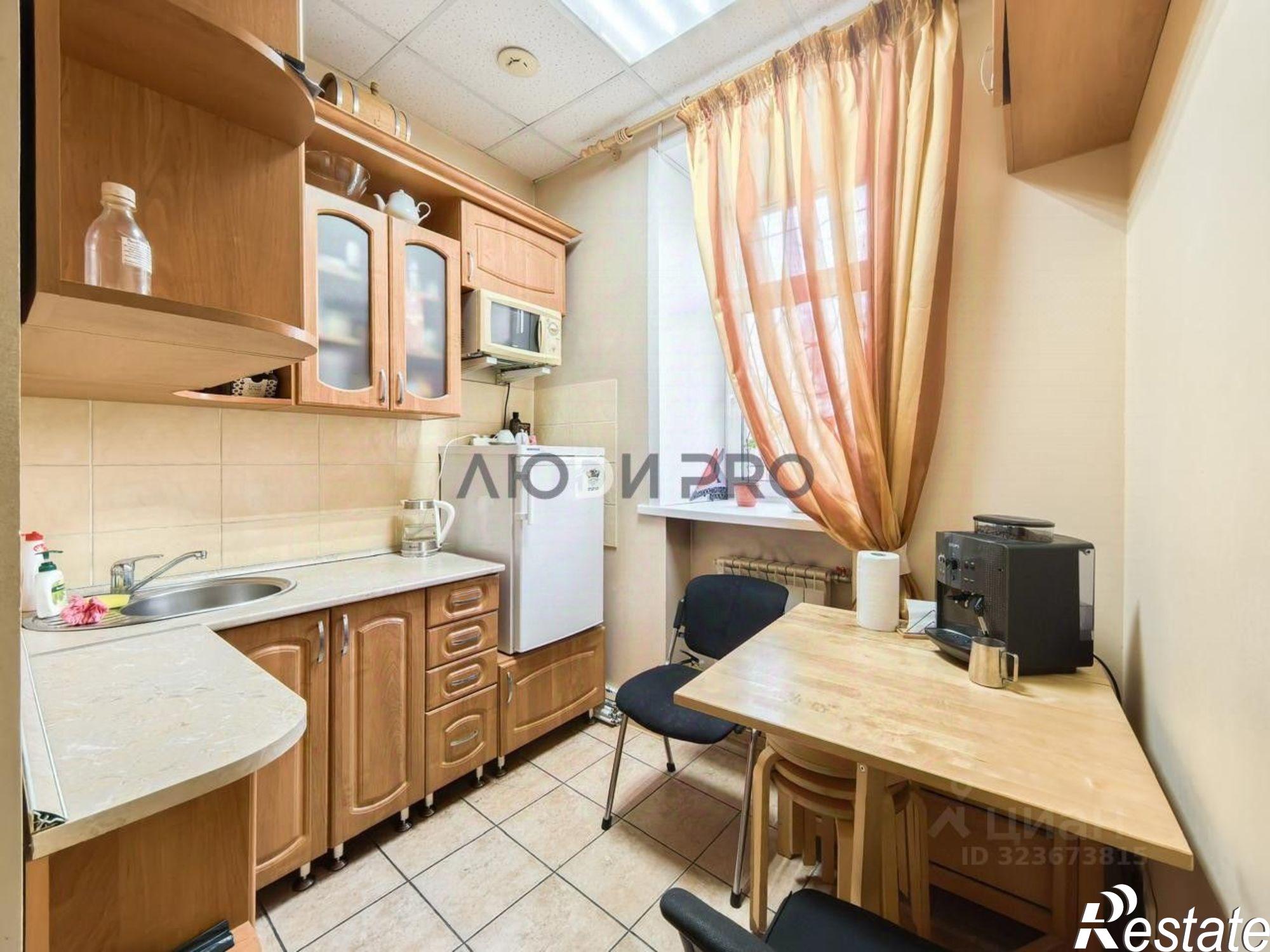 Купить офис, помещение под офис за 16 000 100 рублей на пр-кт Строителей, 19