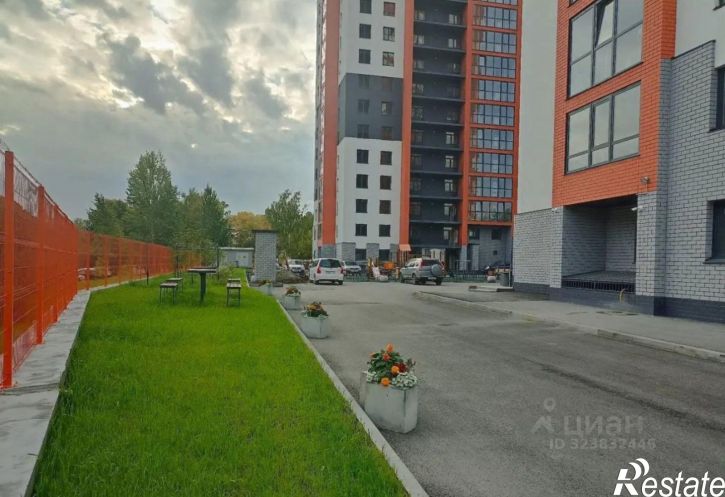 2-комн квартира улица Юрина, 168К,  д. 168К