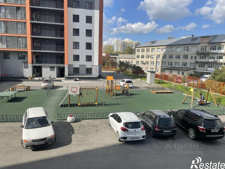 2-комн квартира улица Юрина, 168К,  д. 168К