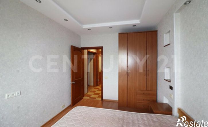 3-комн квартира улица Антона Петрова, 223,  д. 223