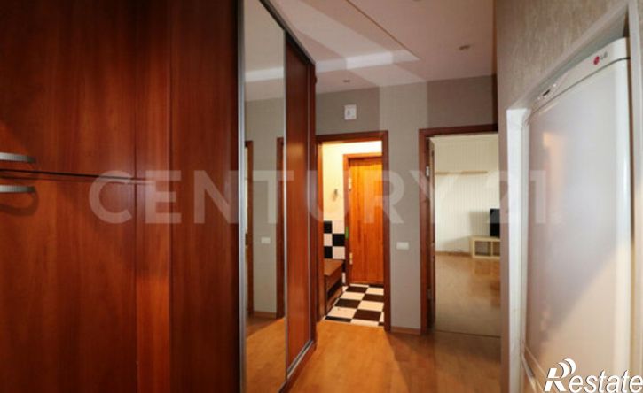 3-комн квартира улица Антона Петрова, 223,  д. 223