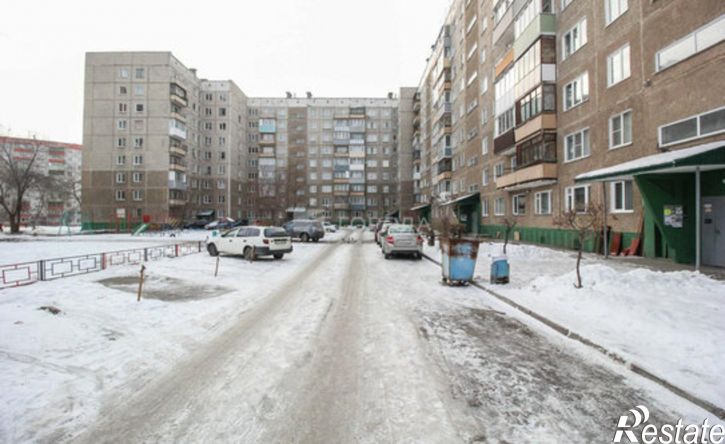 3-комн квартира улица 40 лет Октября, 2,  д. 2