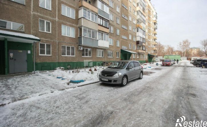 3-комн квартира улица 40 лет Октября, 2,  д. 2