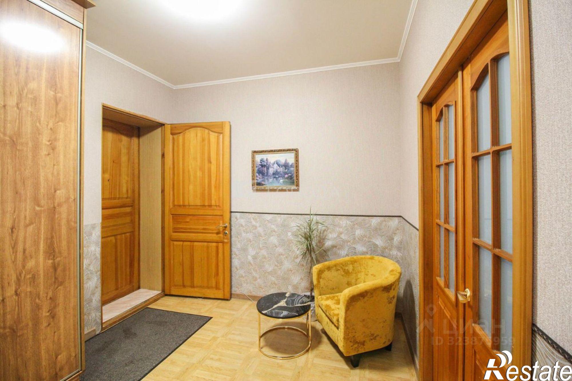 Купить квартиру за 12 800 000 рублей на проспект Строителей, 21