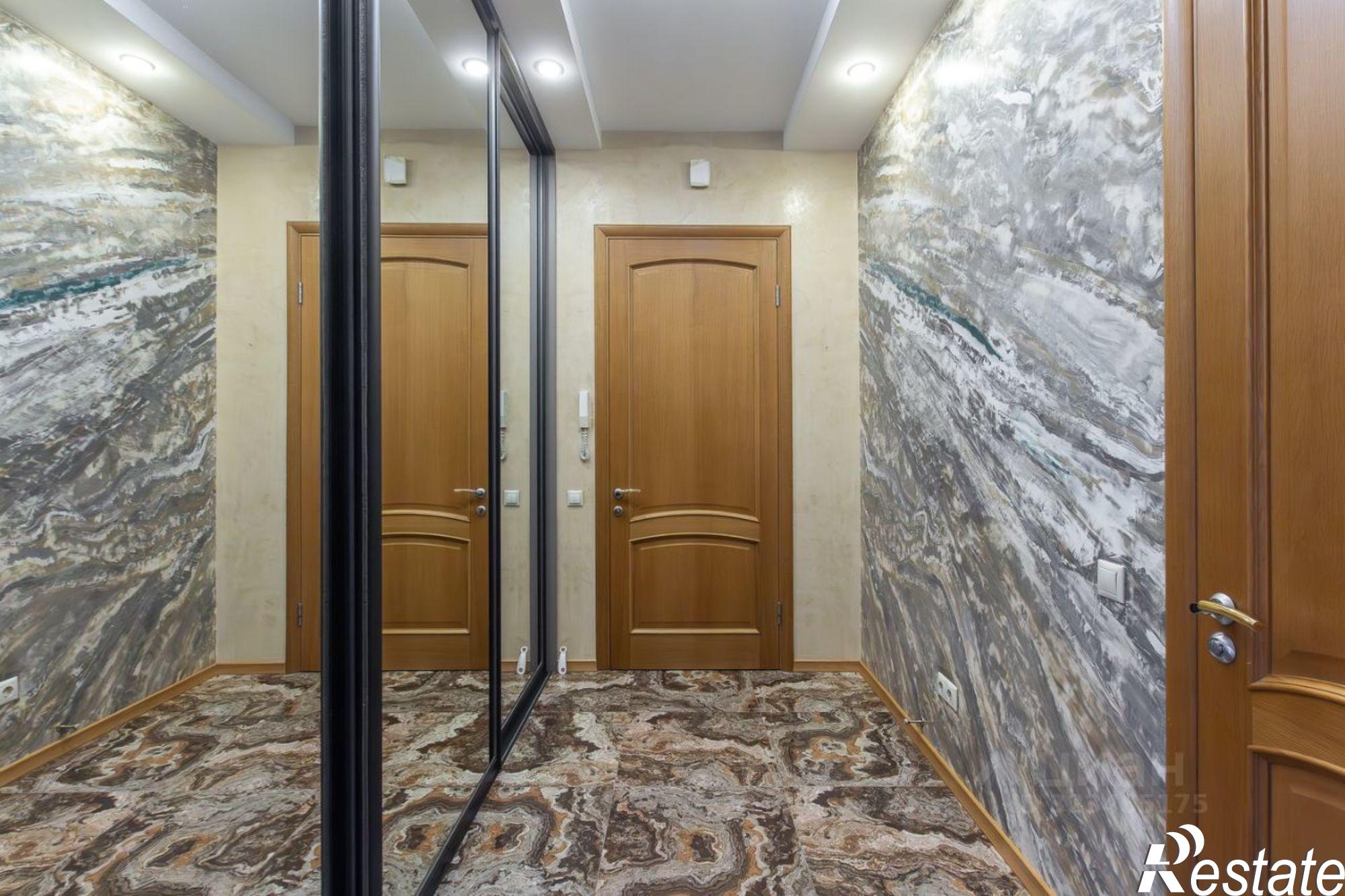 Купить квартиру за 24 000 000 рублей на Змеиногорский тракт, 69л 1