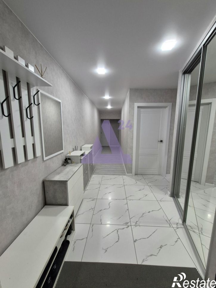 3-комн квартира улица Шумакова, дом 63