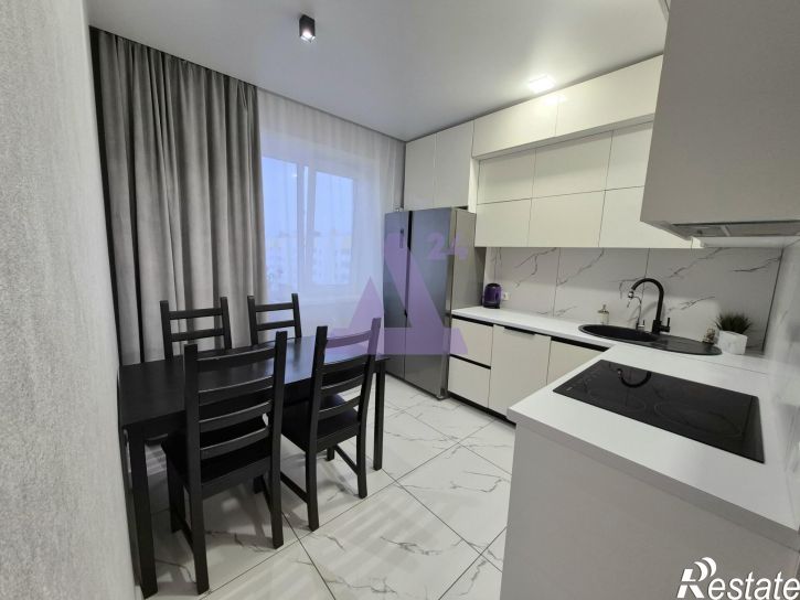 3-комн квартира улица Шумакова, дом 63