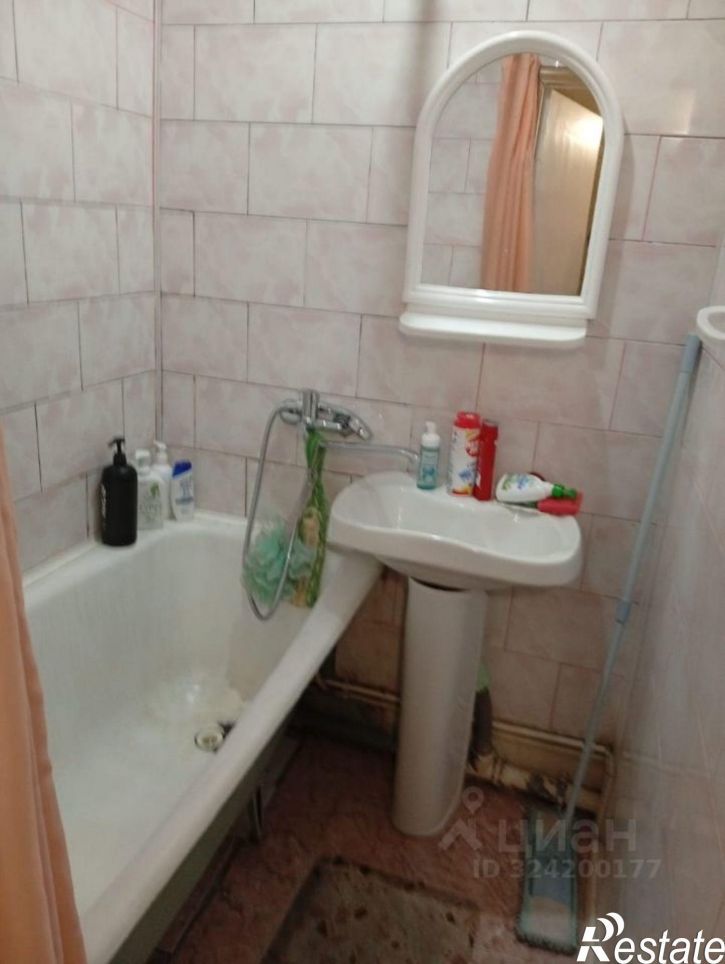 Комната улица Веры Кащеевой, 16,  д. 16