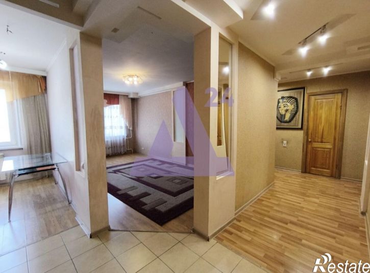 3-комн квартира улица Панфиловцев, дом 35