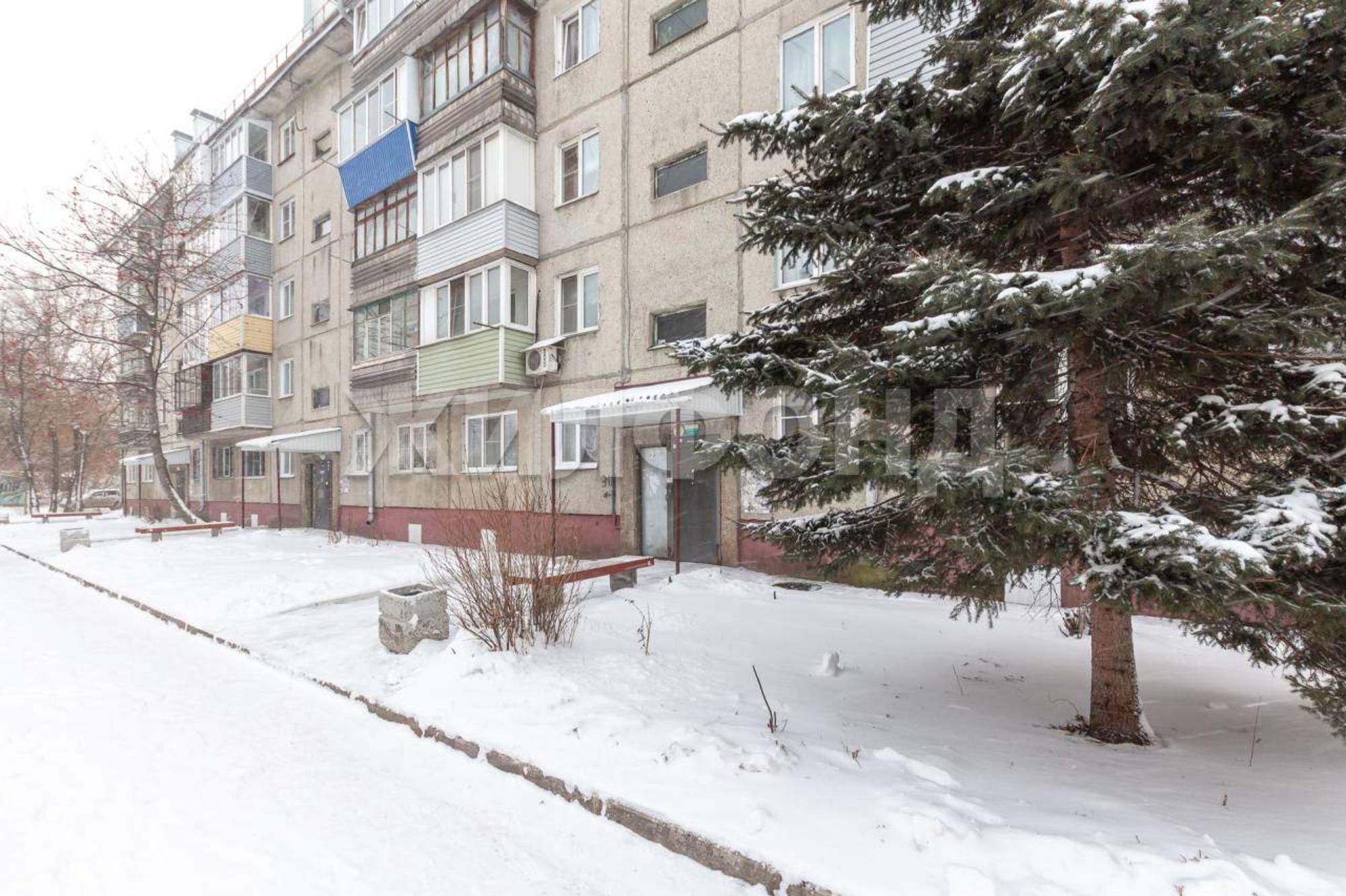 Купить квартиру за 5 600 000 рублей на Антона Петрова улица, д.152