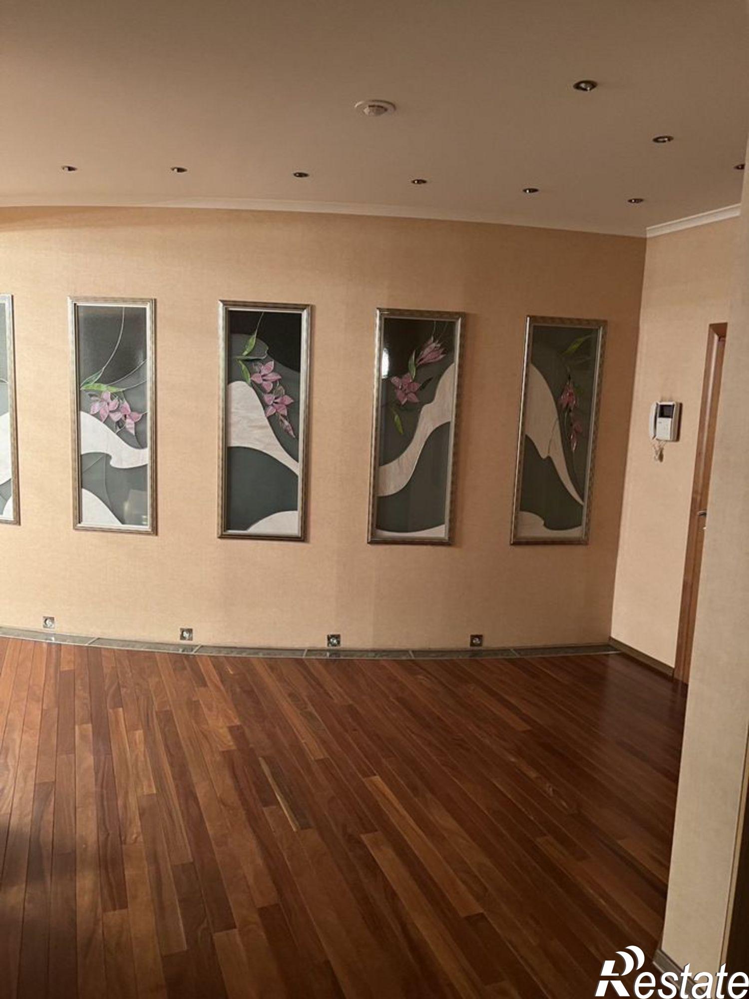 Купить квартиру за 35 000 000 рублей на ул Папанинцев, 102/31