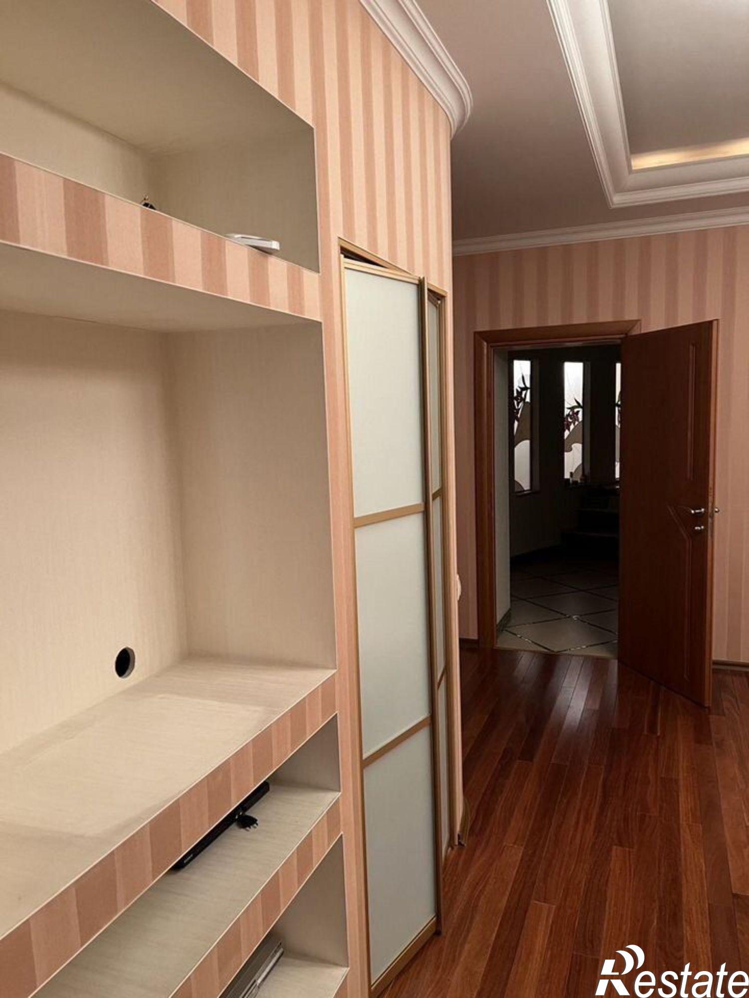 Купить квартиру за 35 000 000 рублей на ул Папанинцев, 102/31