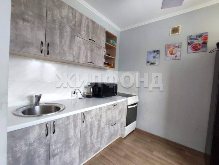 3-комн квартира Антона Петрова улица, д.152