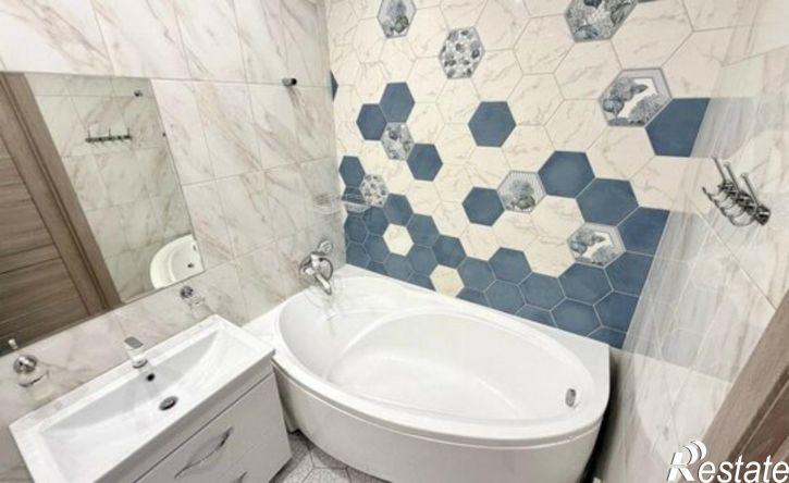 2-комн квартира улица Юрина, 204Ж,  д. 204Ж