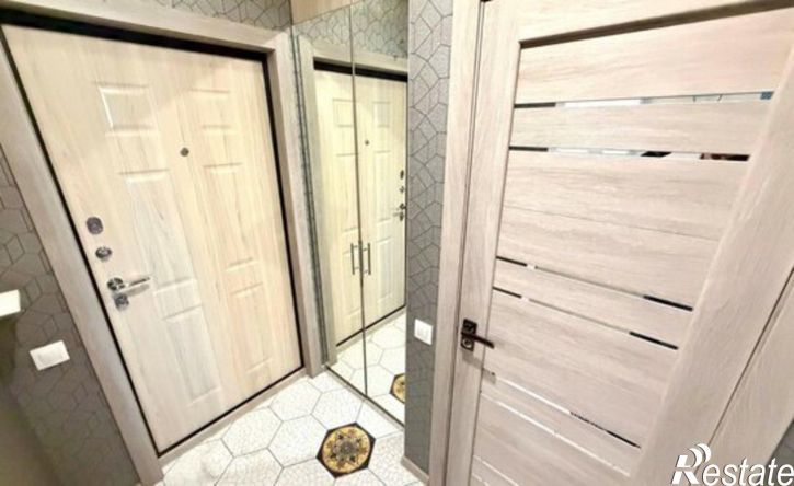 2-комн квартира улица Юрина, 204Ж,  д. 204Ж