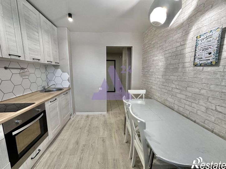 3-комн квартира улица Антона Петрова, дом 254