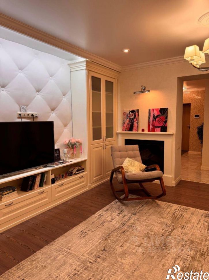 4-комн квартира ул Сухэ-Батора, 33,  д. 33