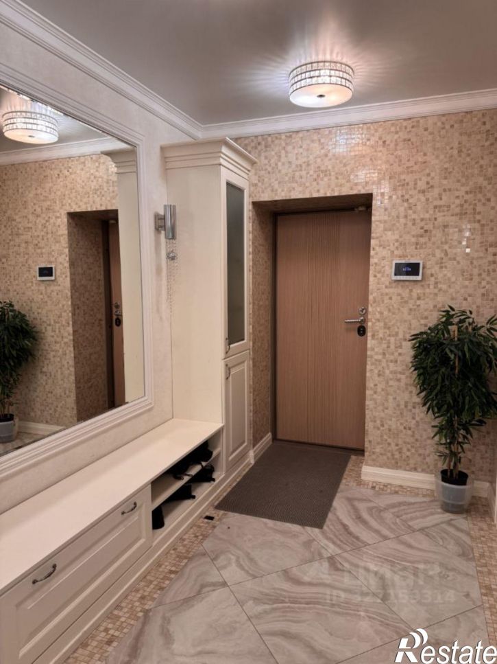 4-комн квартира ул Сухэ-Батора, 33,  д. 33