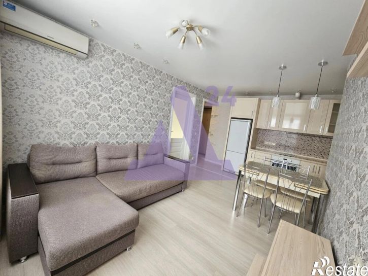 3-комн квартира улица Юрина, дом 186