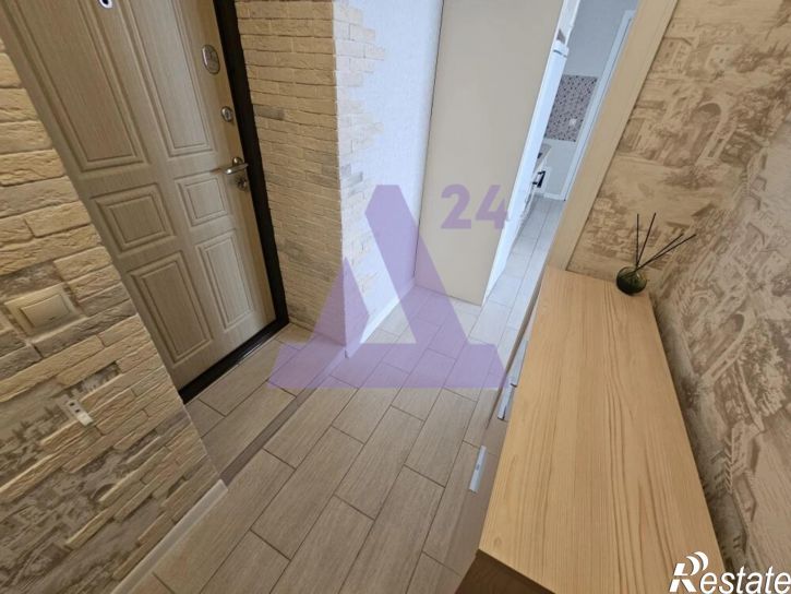 3-комн квартира улица Юрина, дом 186