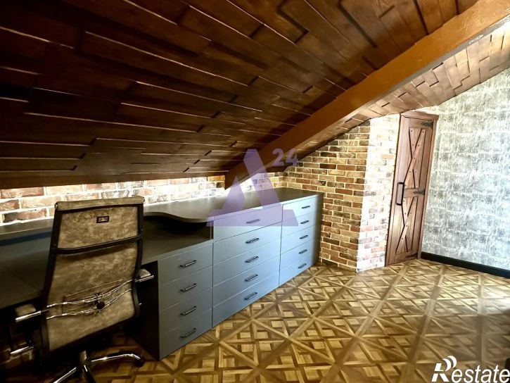 3-комн квартира улица Папанинцев, дом 111