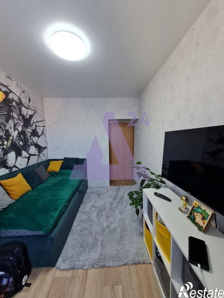 2-комн квартира улица Сухэ-Батора, дом 9