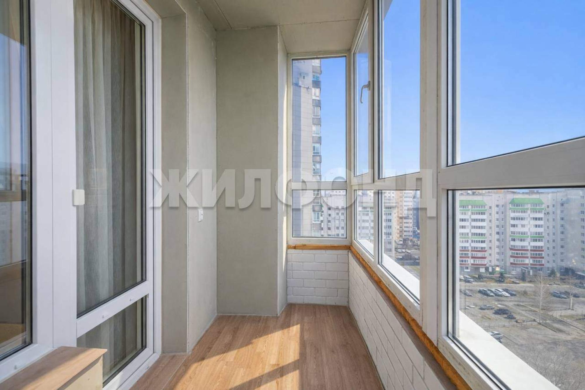 Купить студию за 4 750 000 рублей на Юрина улица, д.180Д