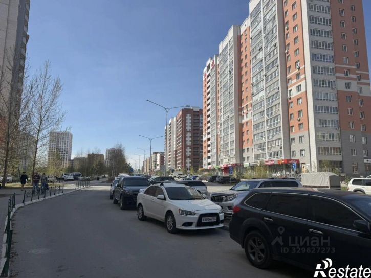 3-комн квартира ул Сергея Семенова, 19,  д. 19