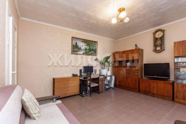 3-комн квартира Островского улица, д.8