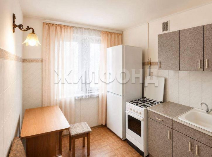 3-комн квартира Антона Петрова улица, д.134